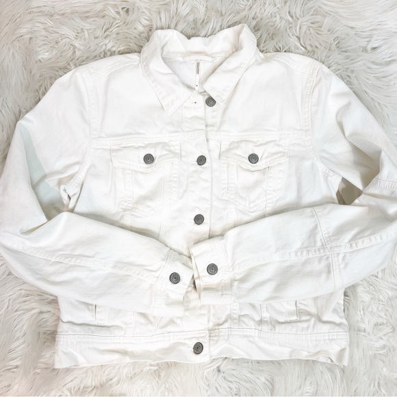 FREE PEOPLE RUMORS WHITE DENIM BUTTON FRONT TRUCKER JACKET WOMENS SZ MEDIUM - Picture 2 of 8